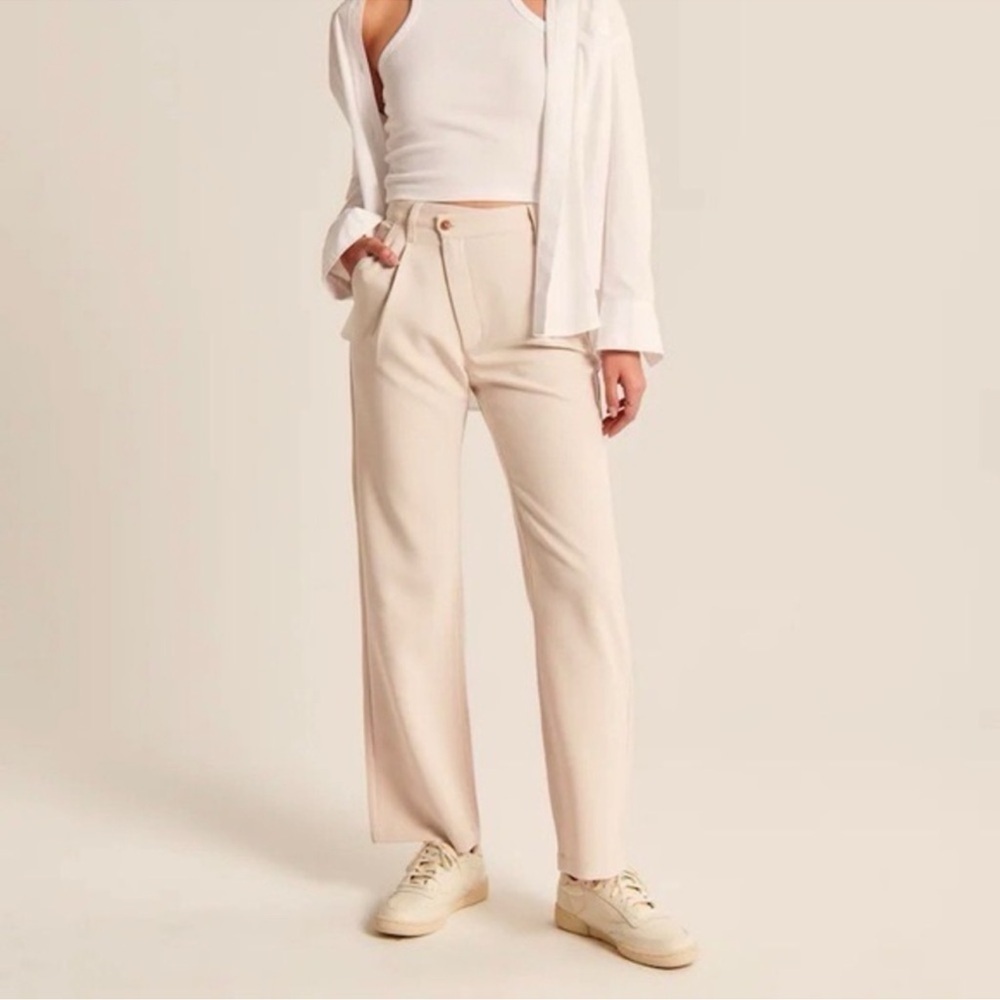 Abercrombie & Fitch Cream Straight Leg Women's Pants size Small- Dark Button